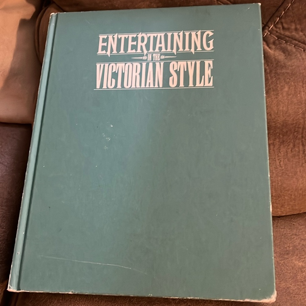 ❤️ 3/$15 Vintage (1966) Entertaining in the Victorian style